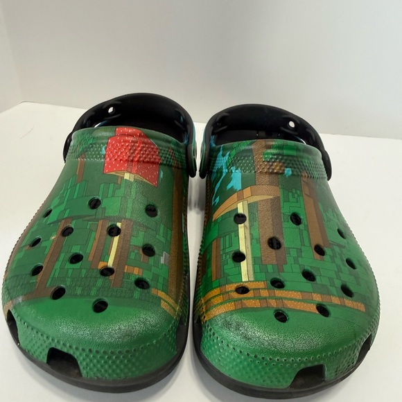 CROCS Shoes - CROCS + Minecraft Printed Clogs, Men’s 4 or Women’s 6, Perfect For A Teen